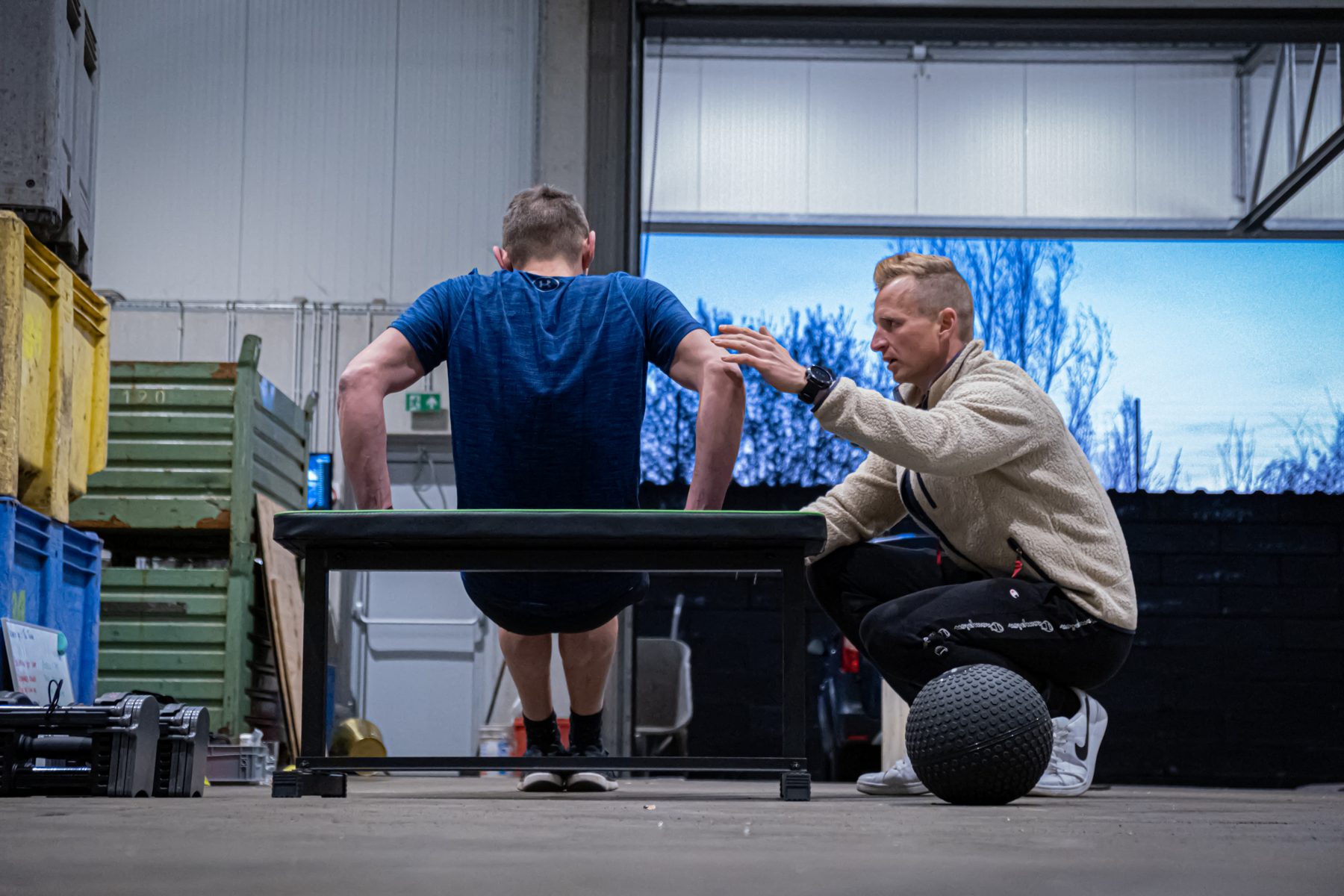 Birger Leys begeleidt een klant tijdens een personal training